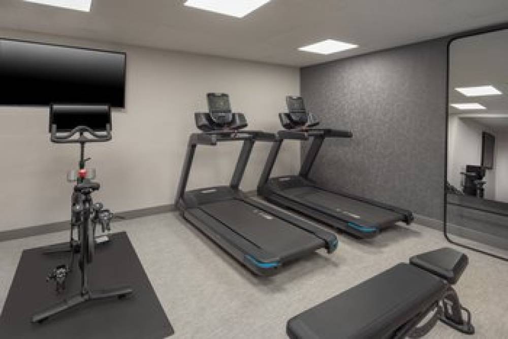 HOLIDAY INN EXP SOUTH BURLINGTON BY 8