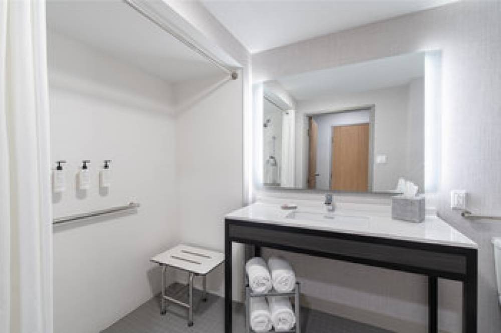 HOLIDAY INN EXP SOUTH BURLINGTON BY 2