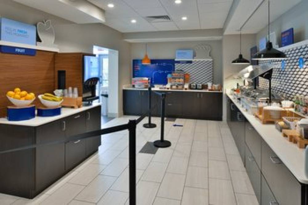 HOLIDAY INN EXP SOUTH PARK 6