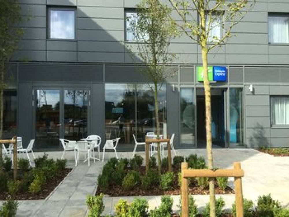 HOLIDAY INN EXP ST ALBANS M25 8