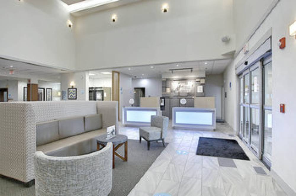 HOLIDAY INN EXP STES AIRPORT BY IHG 5