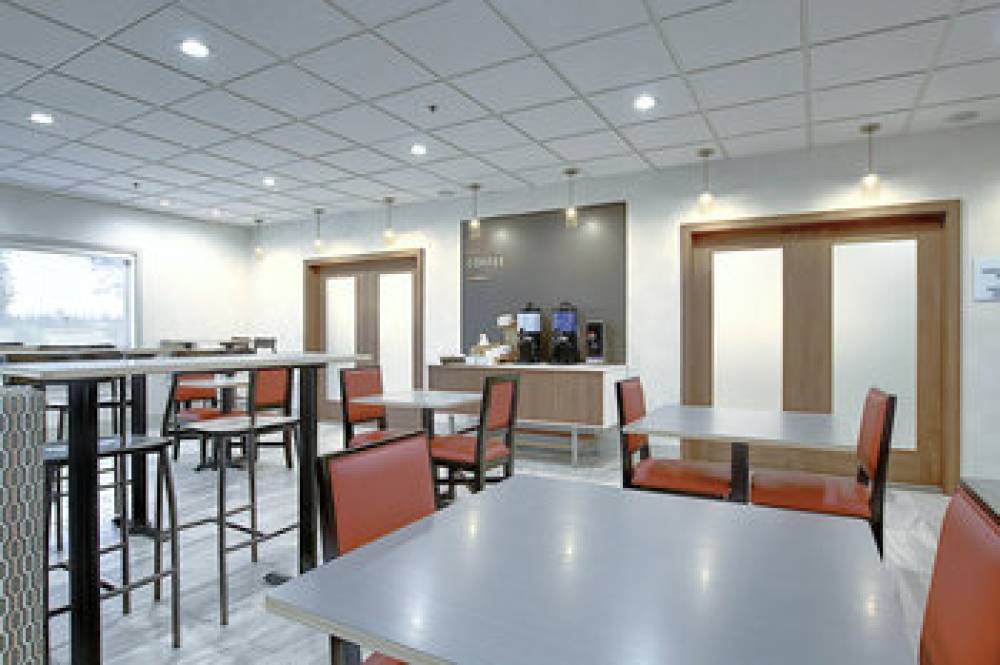 HOLIDAY INN EXP STES AIRPORT BY IHG 10