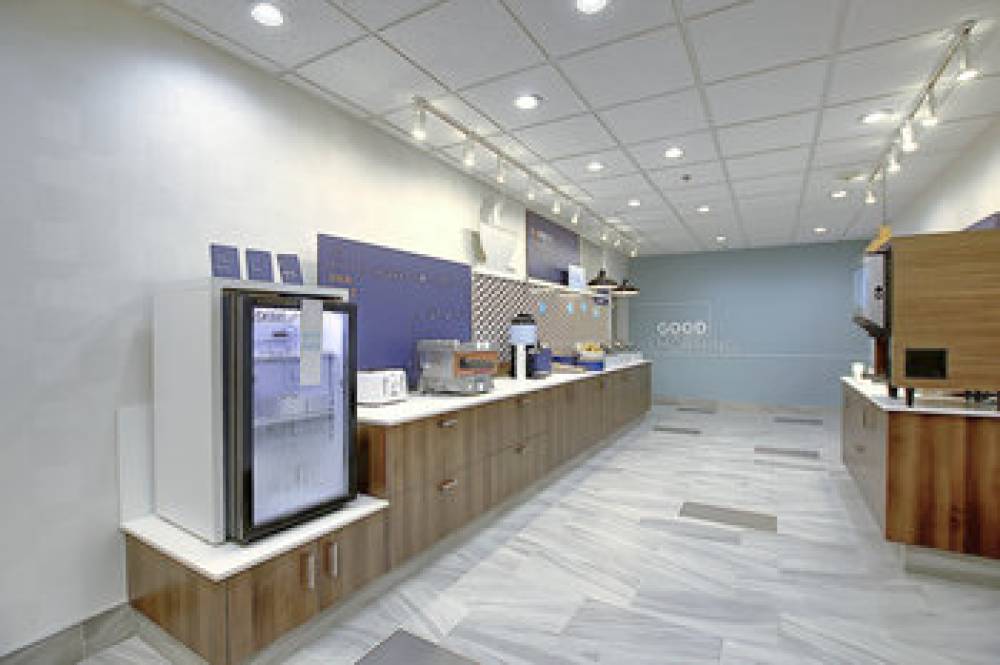 HOLIDAY INN EXP STES AIRPORT BY IHG 4