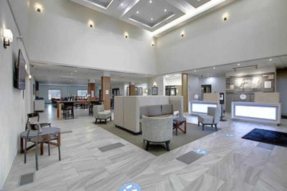 HOLIDAY INN EXP STES AIRPORT BY IHG 3