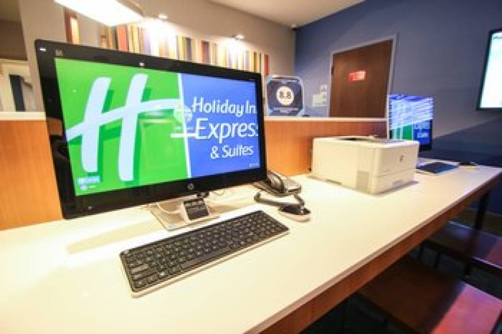 HOLIDAY INN EXP STES AIRPORT EAST 4
