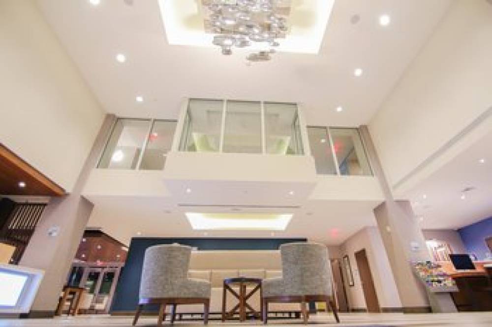 HOLIDAY INN EXP STES AIRPORT EAST 9