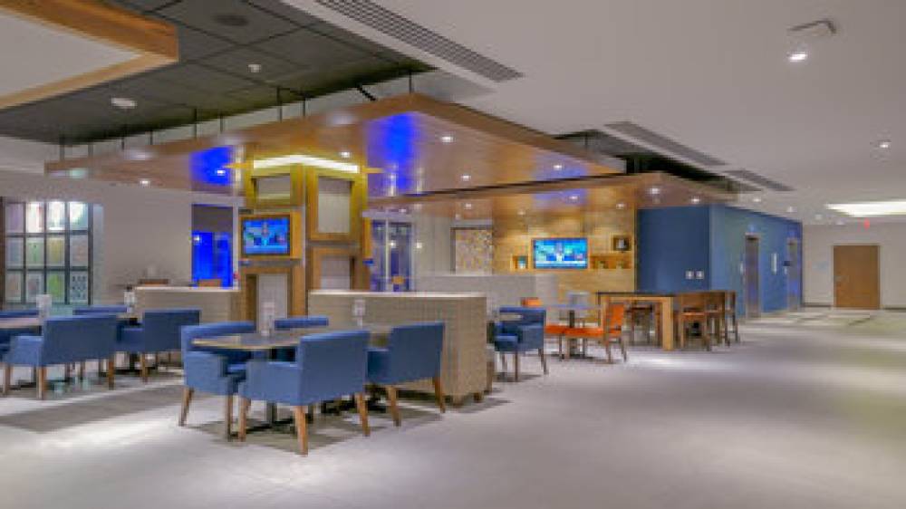 HOLIDAY INN EXP STES AIRPORT EAST 10