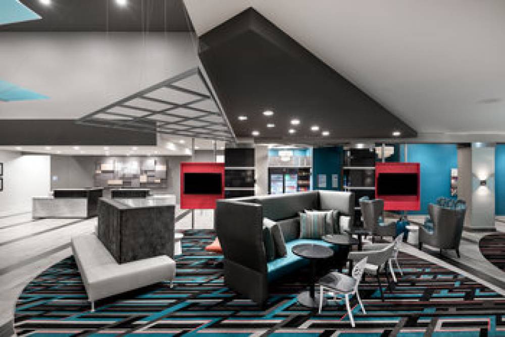 HOLIDAY INN EXP STES AIRPORT 3