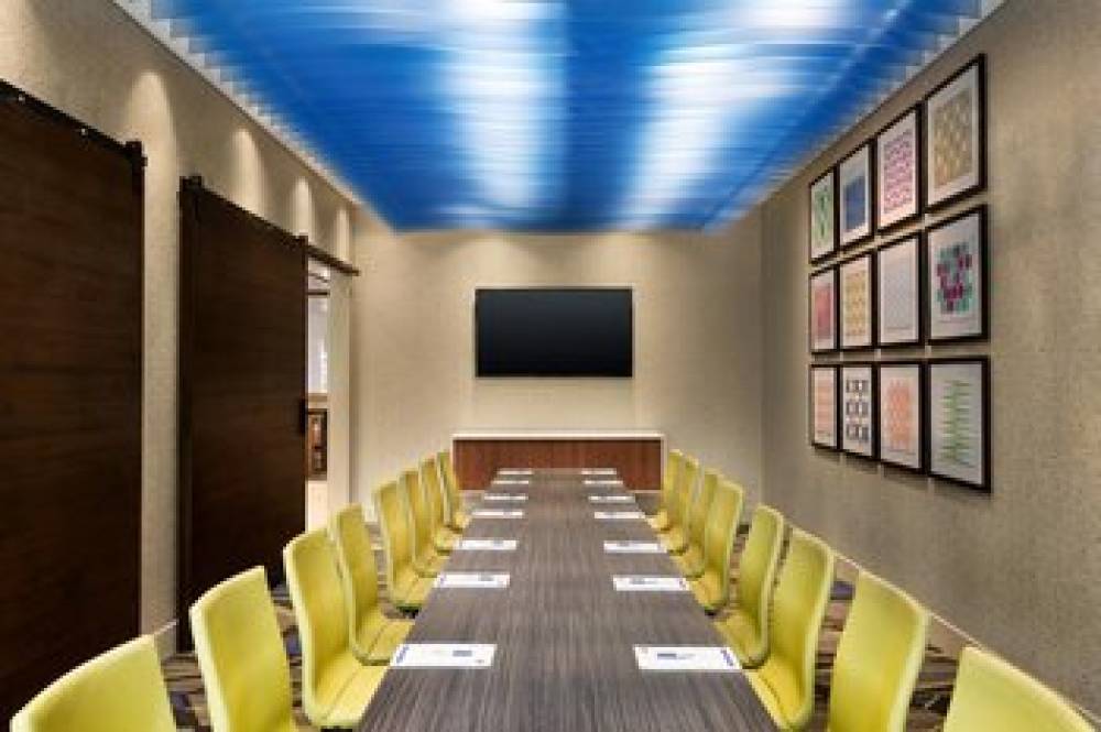 HOLIDAY INN EXP STES AIRPORT 2