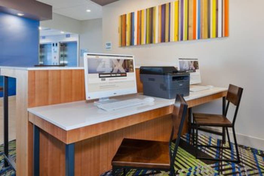 HOLIDAY INN EXP STES AIRPORT SOUTH 3