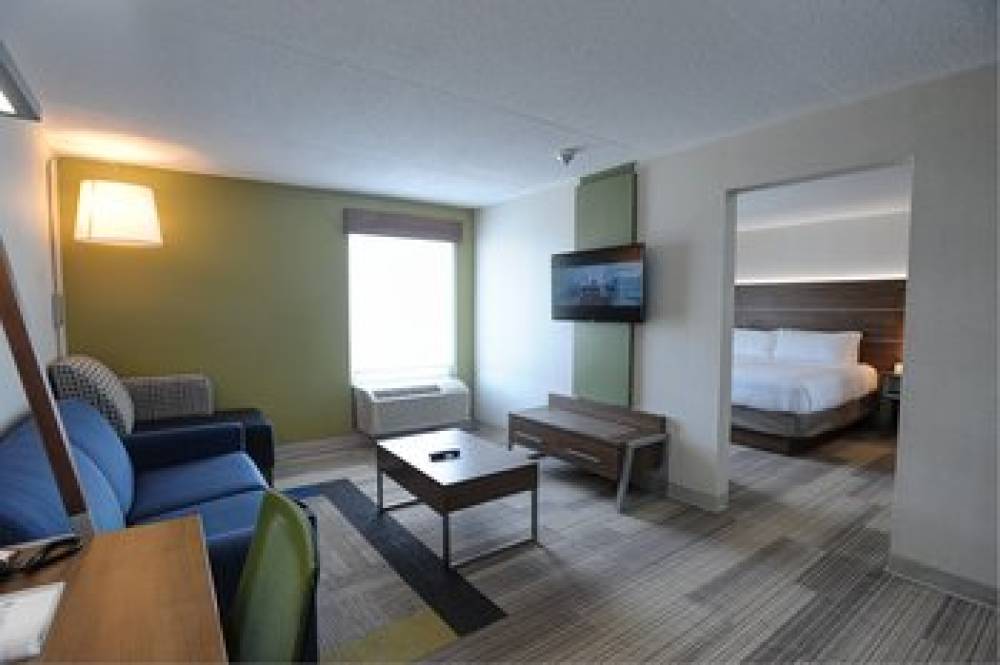 Holiday Inn Express  Suites TORONTO AIRPORT WEST 10