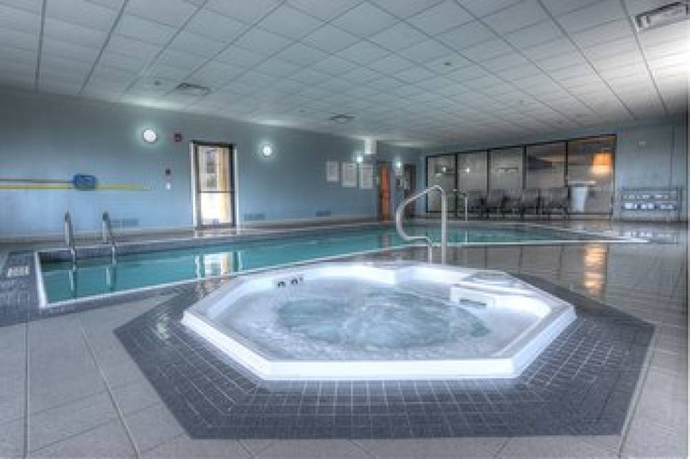 Holiday Inn Express  Suites TORONTO AIRPORT WEST 4