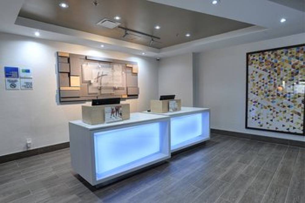 Holiday Inn Express Suites Toronto Airport West