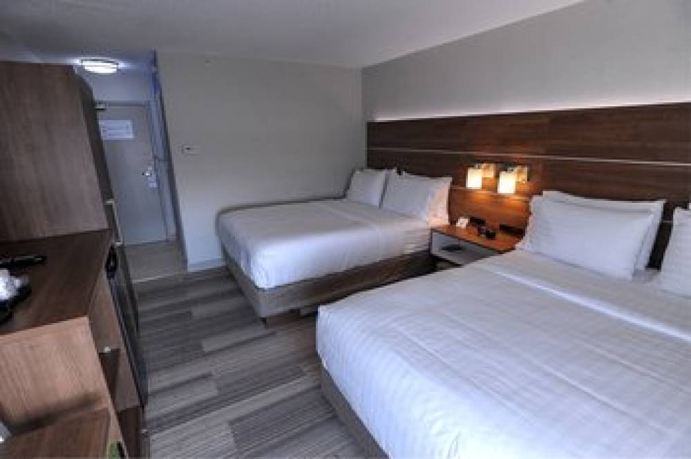 Holiday Inn Express  Suites TORONTO AIRPORT WEST 9