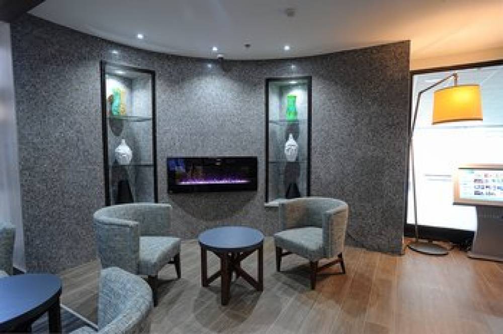 Holiday Inn Express  Suites TORONTO AIRPORT WEST 2