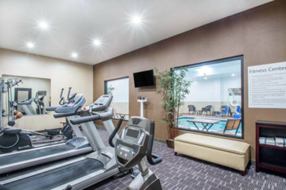 HOLIDAY INN EXP STES AIRPORT WOLF R 10