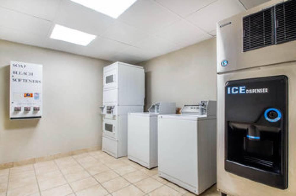 HOLIDAY INN EXP STES AIRPORT WOLF R 2