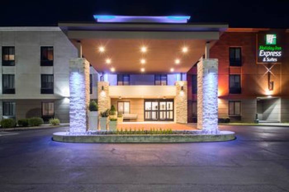 Holiday Inn Exp Stes Airport Wolf R