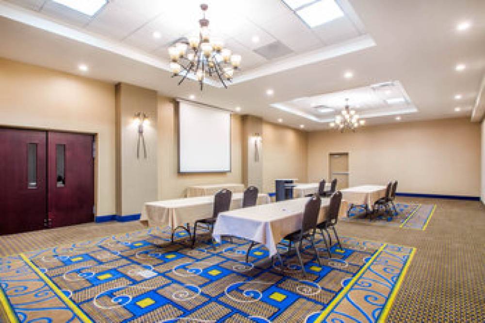 HOLIDAY INN EXP STES AIRPORT WOLF R 5