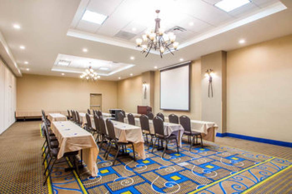 HOLIDAY INN EXP STES AIRPORT WOLF R 4