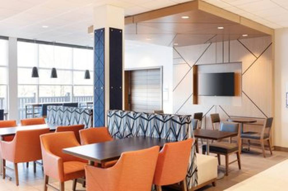 HOLIDAY INN EXP STES ARPT AREA 6