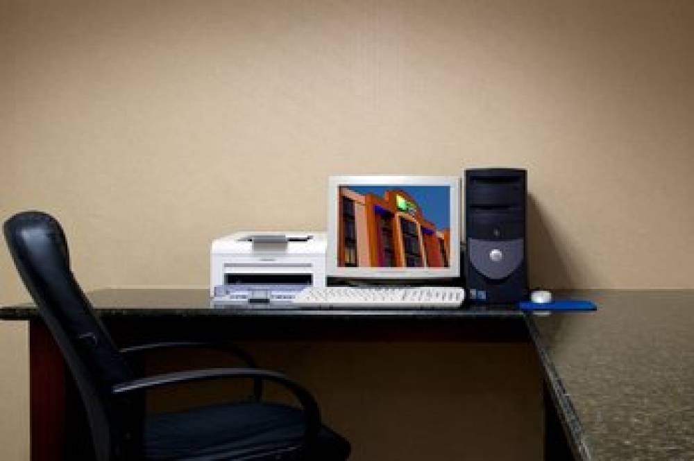 HOLIDAY INN EXP STES ARPT SOUT 3