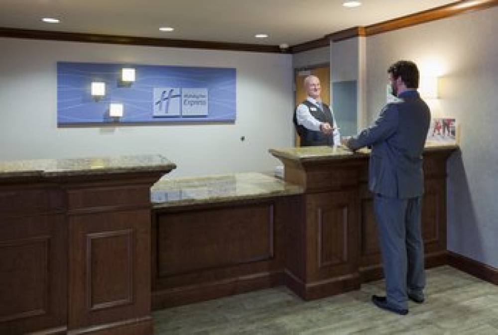HOLIDAY INN EXP STES BLOOMINGTO BY 4