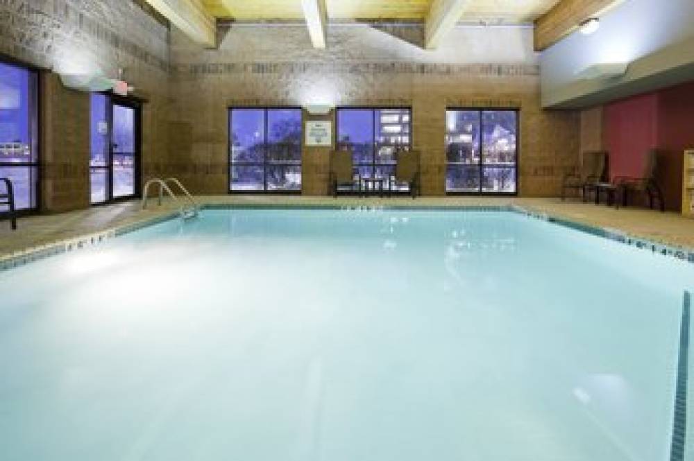 HOLIDAY INN EXP STES BLOOMINGTO BY 3