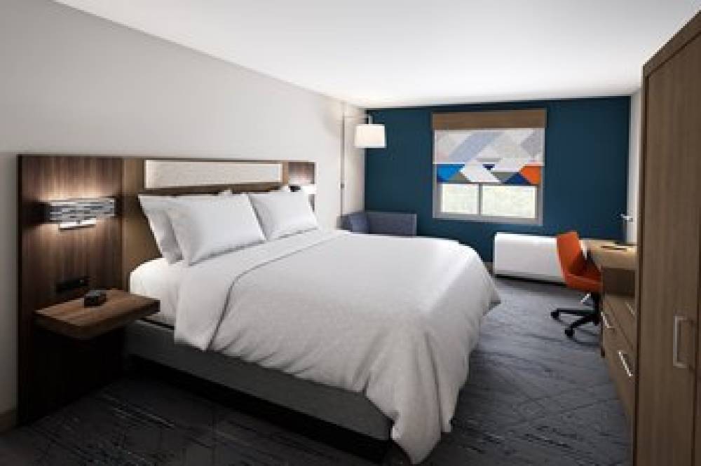 HOLIDAY INN EXP STES BRONX NYC 3