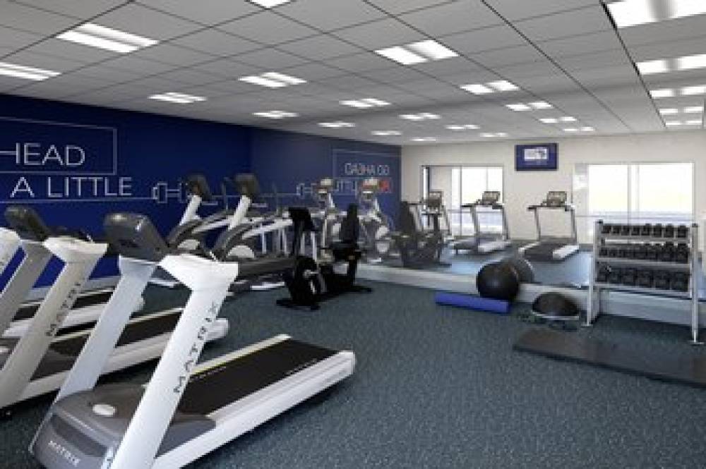 HOLIDAY INN EXP STES BRONX NYC 9