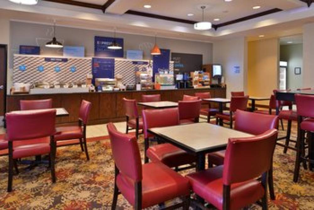 HOLIDAY INN EXP STES BY IHG 4
