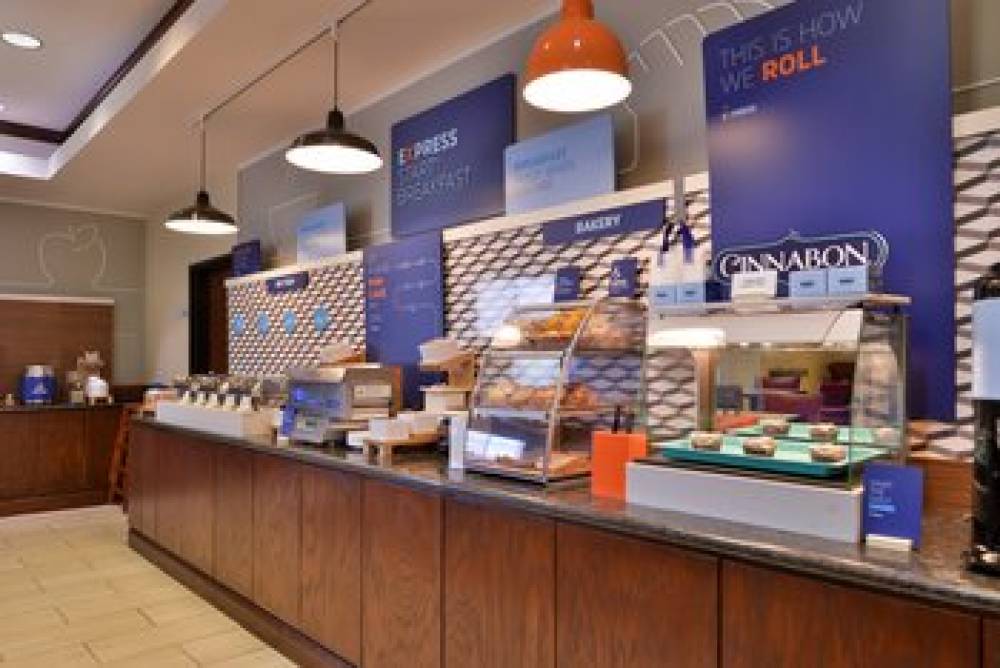 HOLIDAY INN EXP STES BY IHG 3