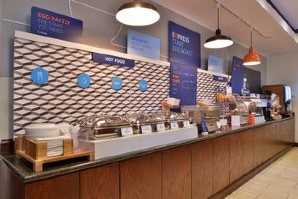 HOLIDAY INN EXP STES BY IHG 2
