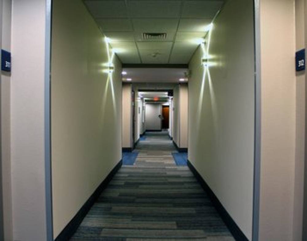 HOLIDAY INN EXP STES BY IHG 6
