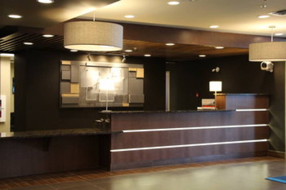 Holiday Inn Exp Stes Cold Lake