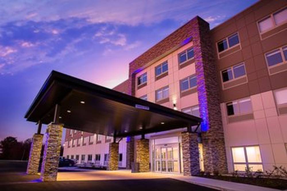 Holiday Inn Exp Stes Dartmouth