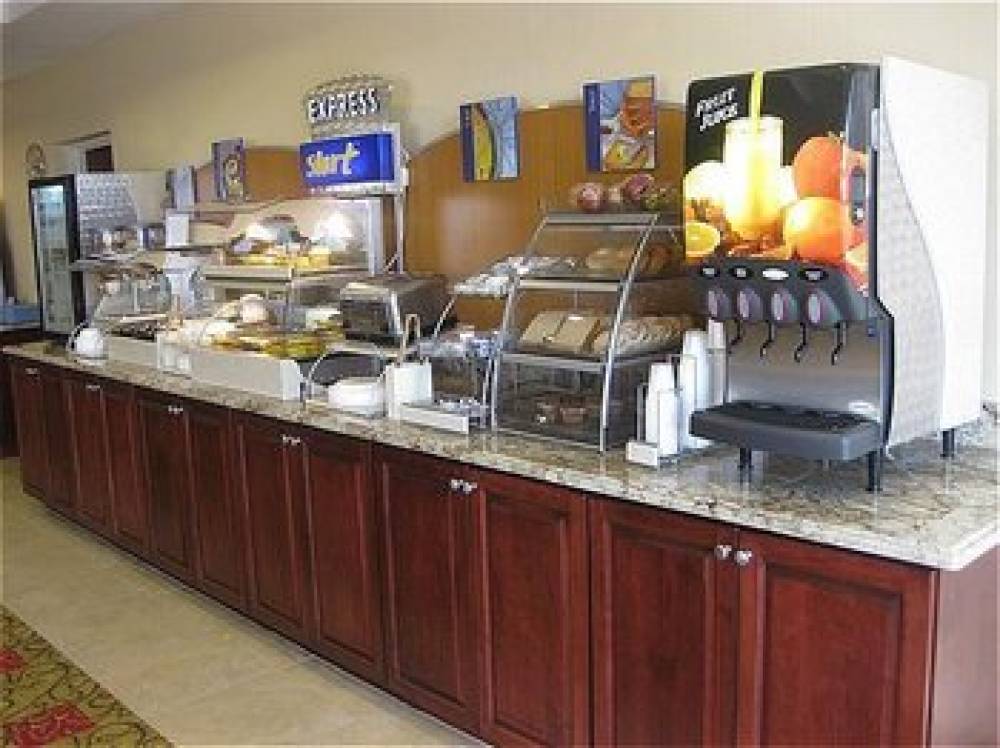 HOLIDAY INN EXP STES DAVENPORT 4