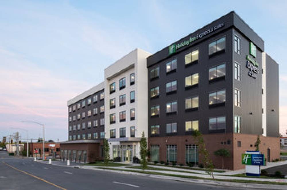 Holiday Inn Exp Stes Downtown