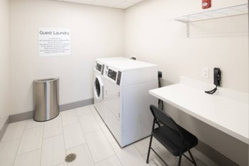 HOLIDAY INN EXP STES DOWNTOWN 5