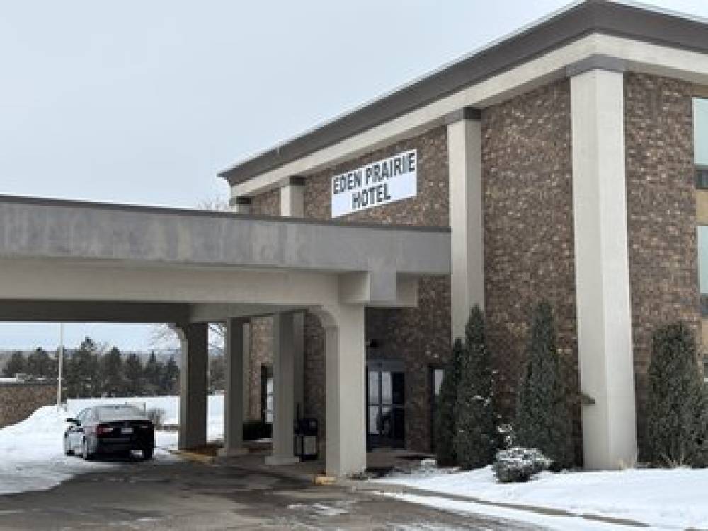HOLIDAY INN EXP STES EDEN PRAIRIE 3