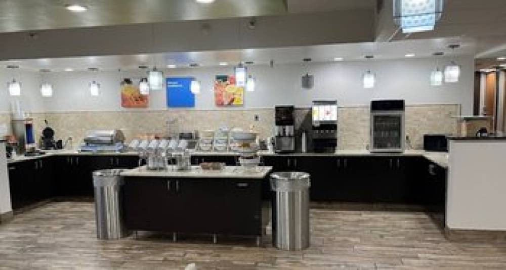 HOLIDAY INN EXP STES EDEN PRAIRIE 4