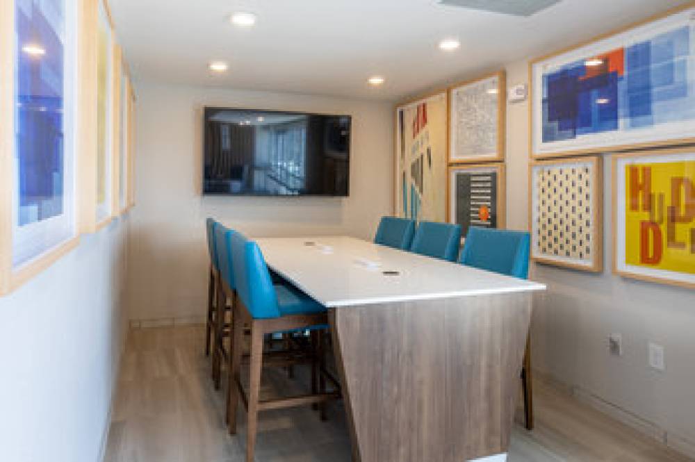 HOLIDAY INN EXP STES ENGLEWOOD BY I 5