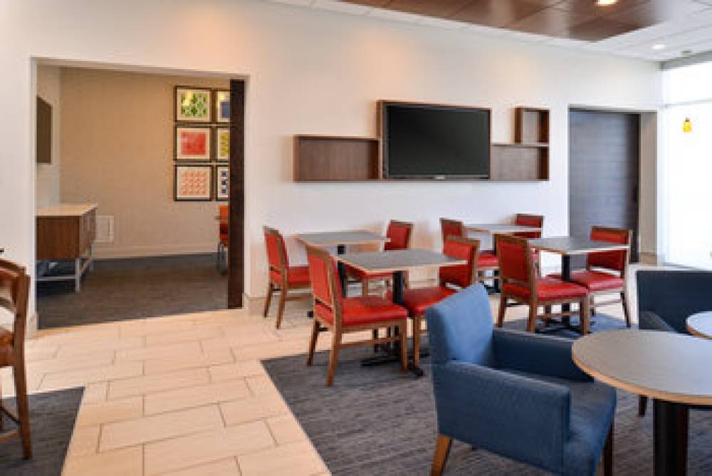 HOLIDAY INN EXP STES FARMINGTON 10