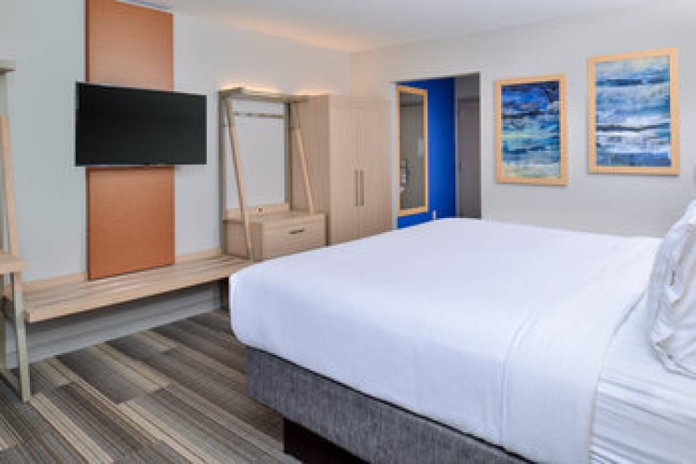 HOLIDAY INN EXP STES FARMINGTON 6