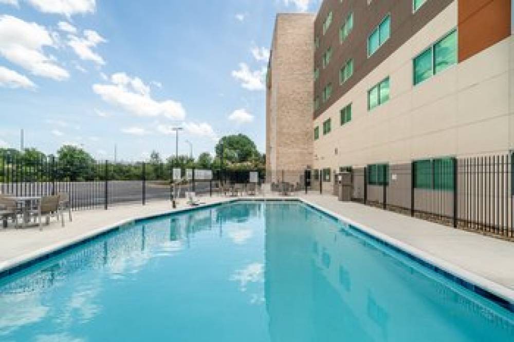 HOLIDAY INN EXP STES HAPEVILLE 7