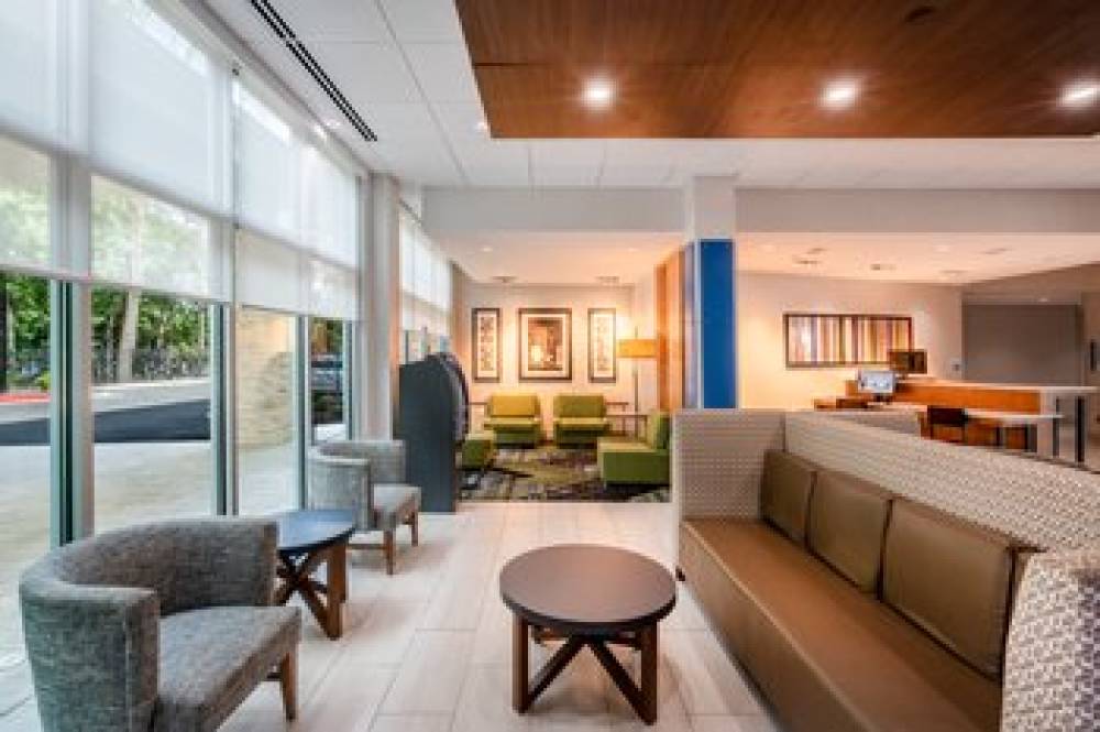 HOLIDAY INN EXP STES HAPEVILLE 3