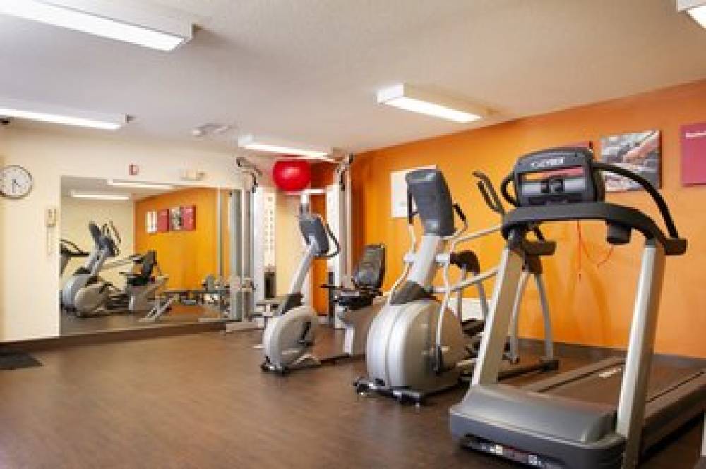 HOLIDAY INN EXP STES HAYWARD 2