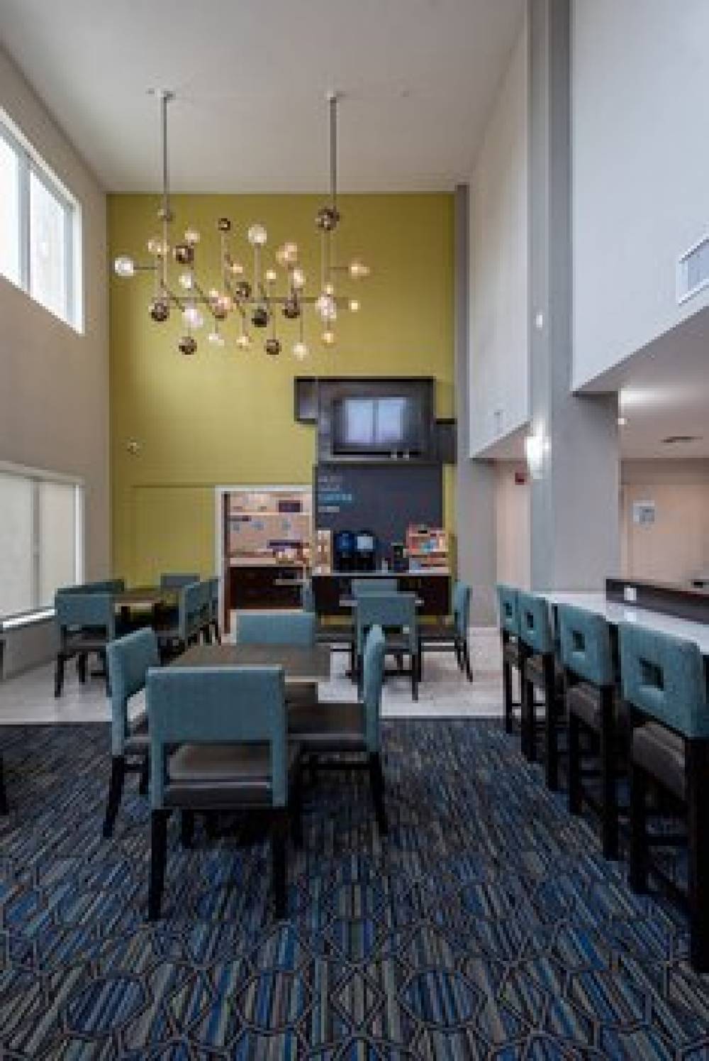Holiday Inn Exp Stes