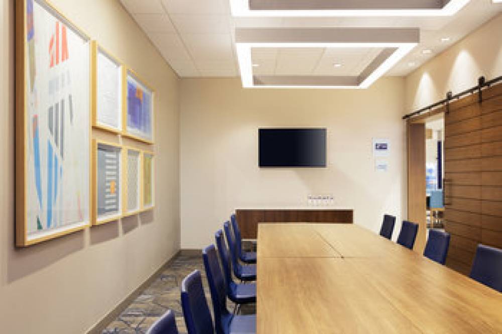 HOLIDAY INN EXP STES INTL APT 36 ST 3