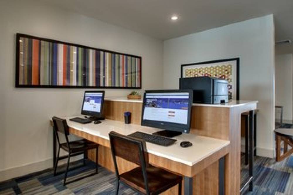 HOLIDAY INN EXP STES LANCASTER EAST 8